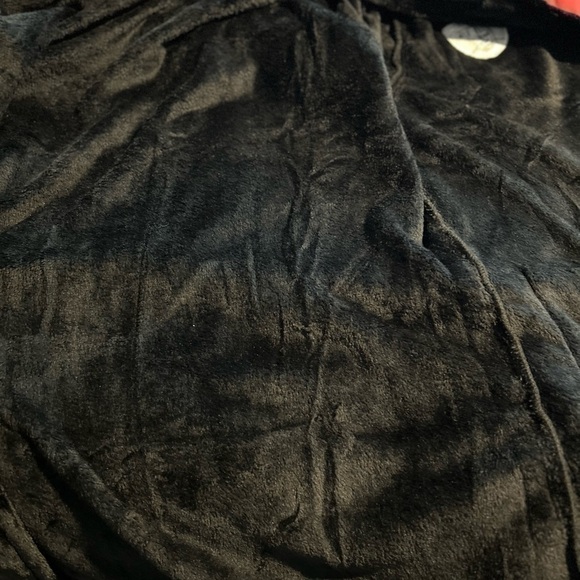 Las Vegas Raiders Silk Touch Robe - Picture 9 of 9